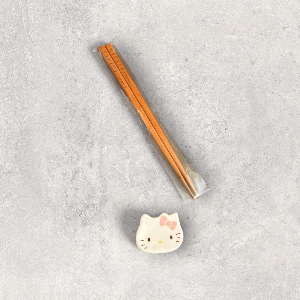 Hello Kitty Pink Spoon and Chopsticks Set with Chopstick Rest NEW - Picture 2 of 3